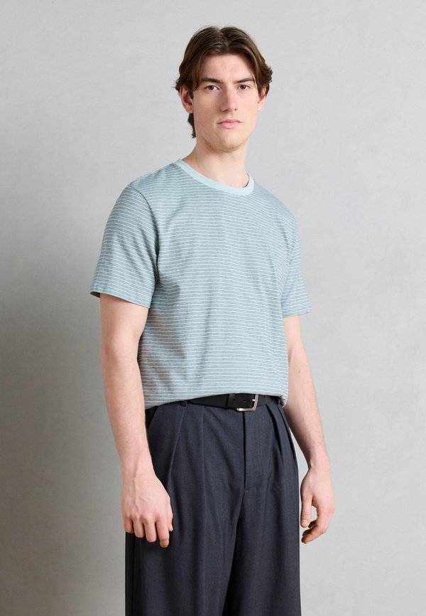Lindbergh STRIPED O NECK TEE