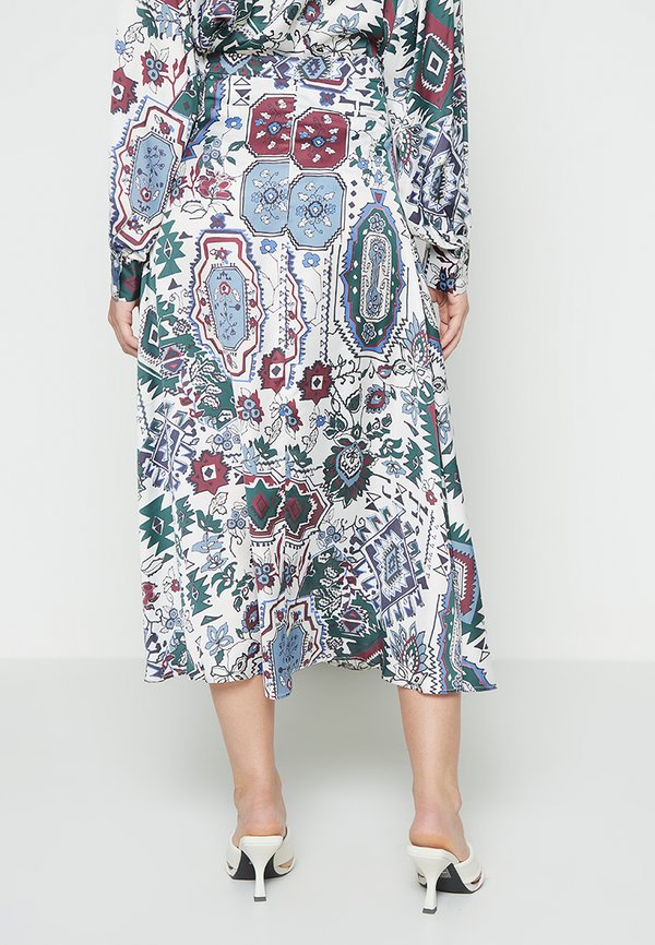 Claudie Pierlot SAPINOBIS