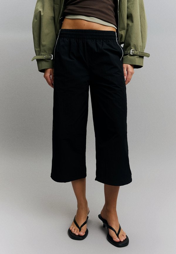 Bershka Trousers - black