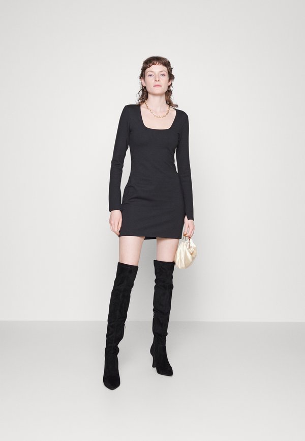 Abercrombie & Fitch SPLIT CUFF PONTE SHORT DRESS