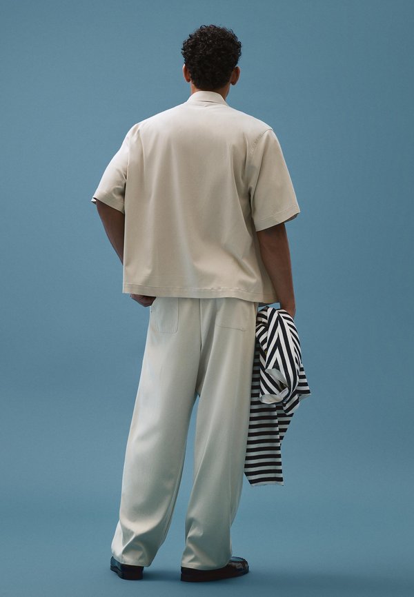 Bershka SUPER DARTED - Trousers - stone