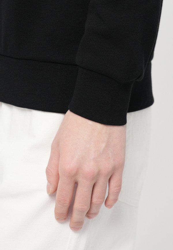 KARL LAGERFELD