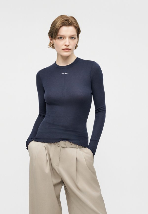 Stine Goya LONG SLEEVE CREWNECK