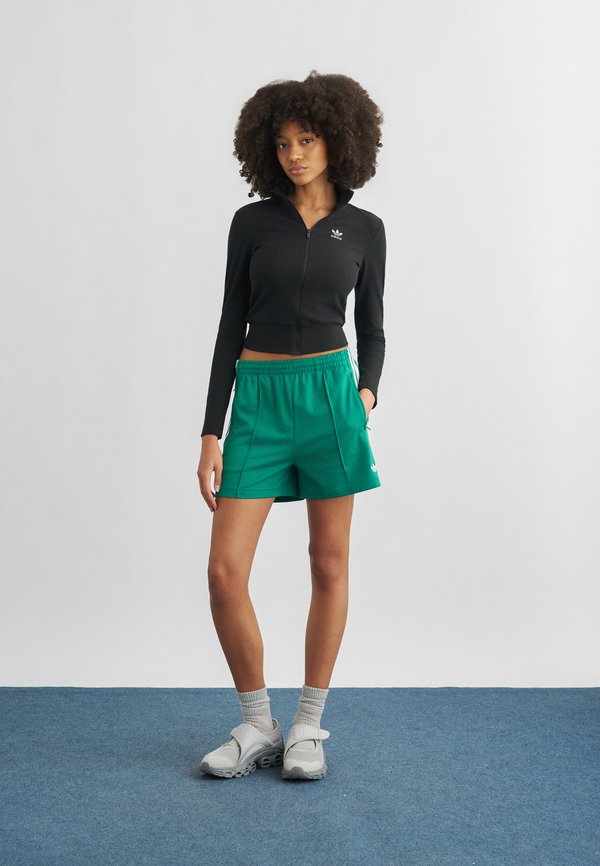 adidas Originals FIREBIRD - Shorts - bold green/white