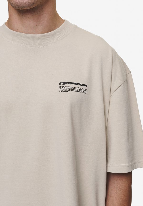 Pegador CHASE OVERSIZED TEE