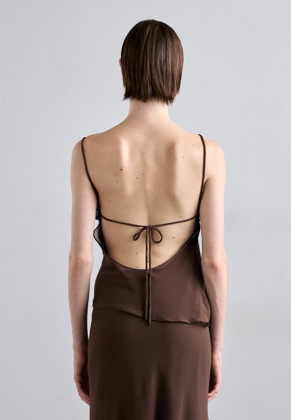 Vaillant ASYMMETRIC TANK WITH TRIM