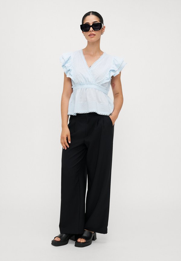 Vero Moda Petite AWNOIR V NECK