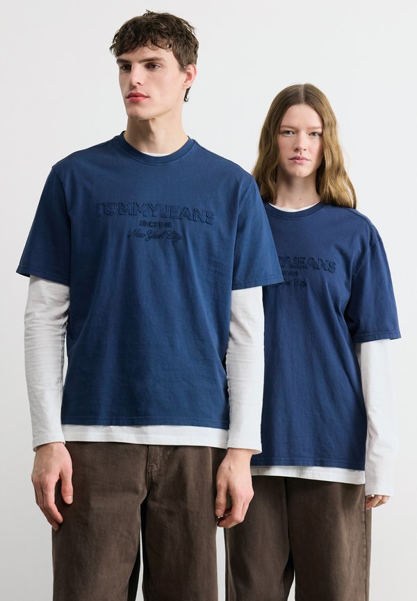 Tommy Jeans CLASSIC LOGO CREW NECK T-SHIRT