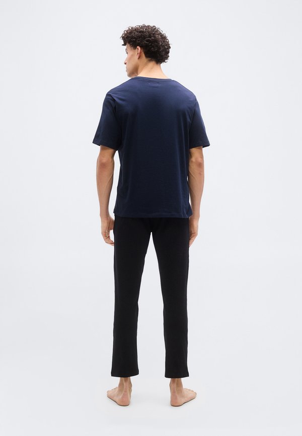 Jack & Jones JACEVEREST TEE AND PANTS