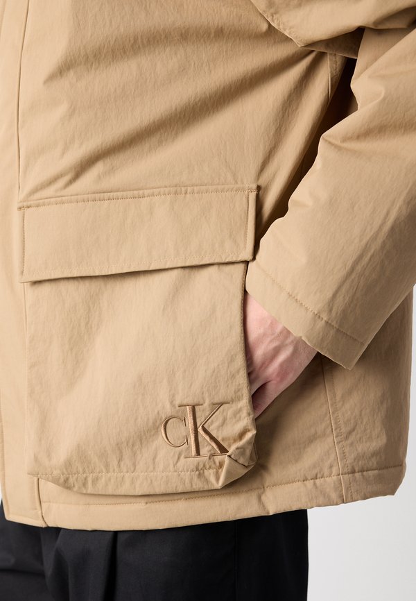 Calvin Klein Jeans DETACHABLE COLLAR