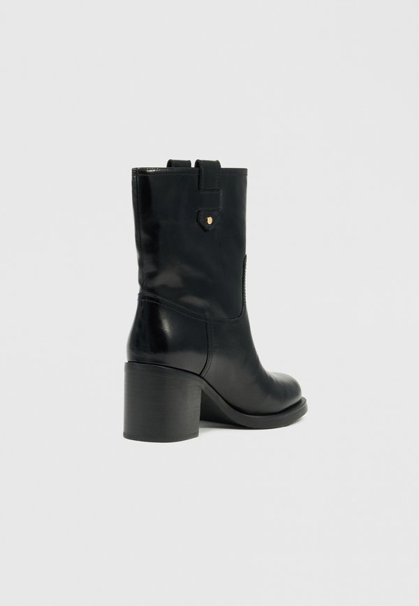 TWINSET