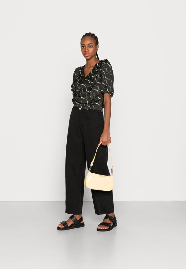 Pieces PCHAISLEY V NECK TOP