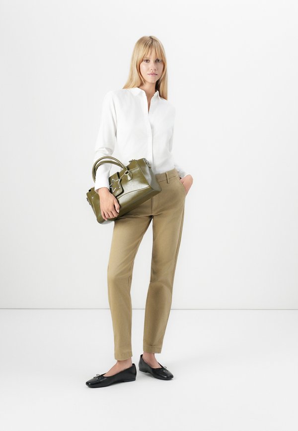 DOCKERS WEEKEND CHINO SLIM ANKLE
