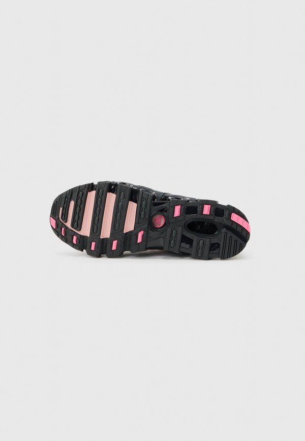 adidas Originals MEGA GHOSTRIDE W