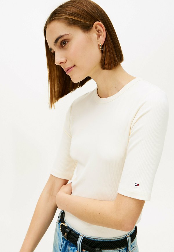 Tommy Hilfiger RIBBED SLIM HALF SLEEVE T-SHIRT