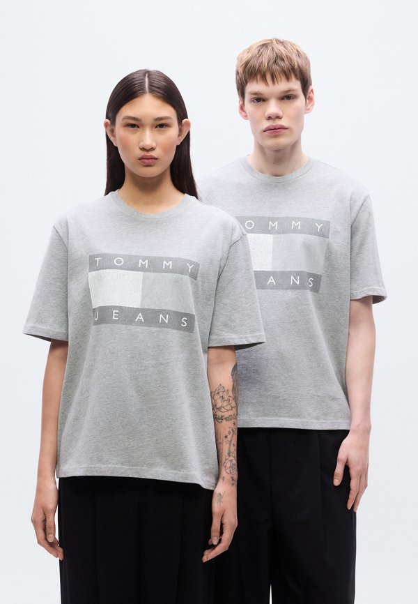 Tommy Jeans 90S TONAL FLAG BADGE T-SHIRT
