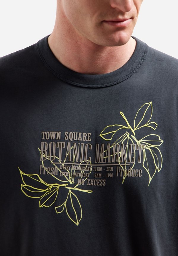 NO EXCESS ARTWORK WITH ROUND NECK