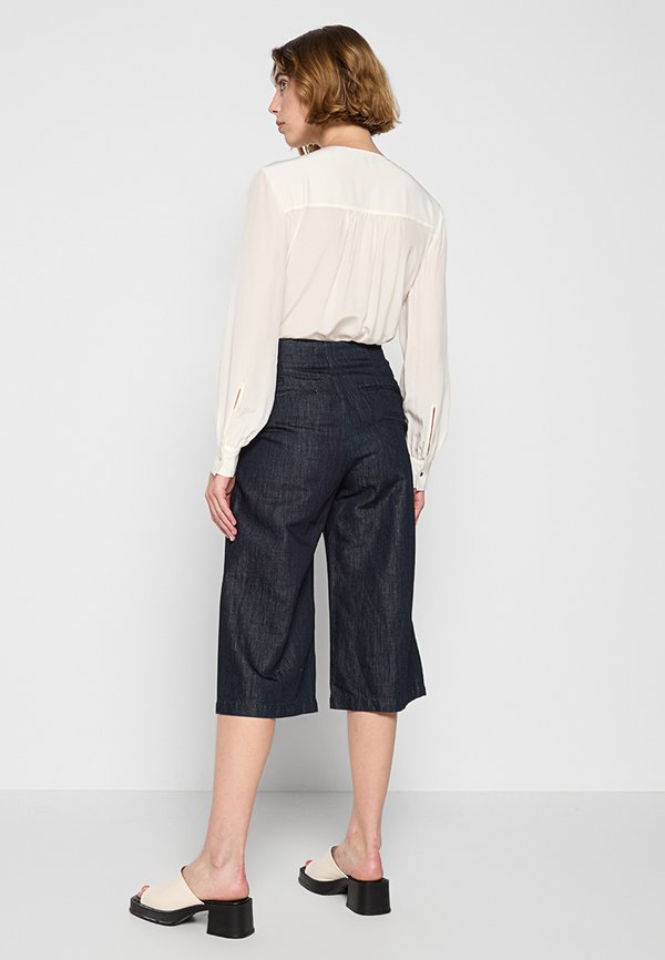 7 for all mankind NARA