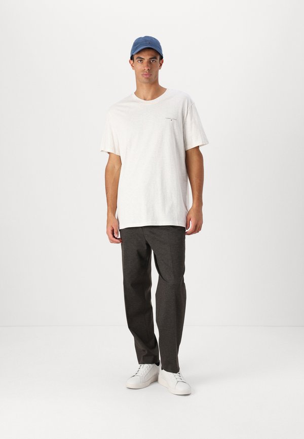 Tommy Jeans SLIM LINEAR CHEST TEE