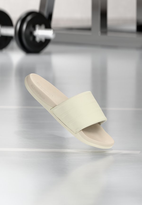 adidas Sportswear ADILETTE COMFORT 2.0 - Pool slides - off white/chalk white