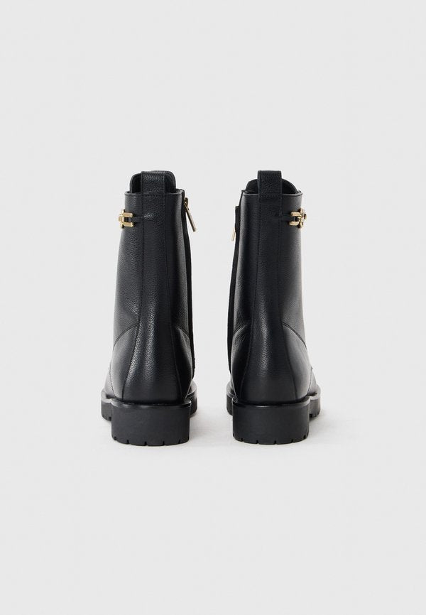 TWINSET