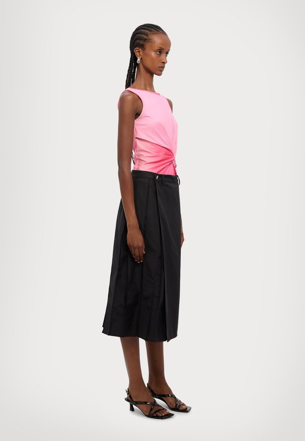 Ioannes KNOT BODY