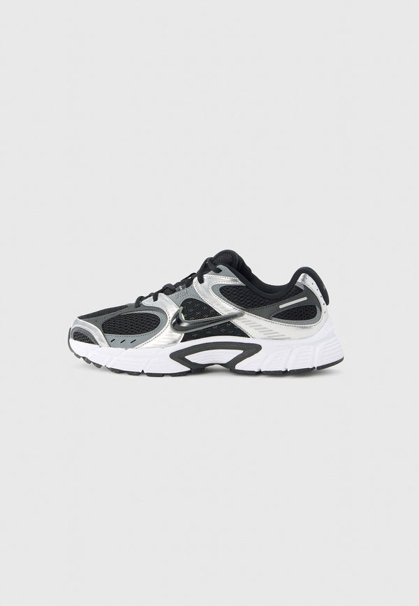 Nike Sportswear V5 RNR - Trainers - black/anthracite/smoke grey/silver-coloured/white