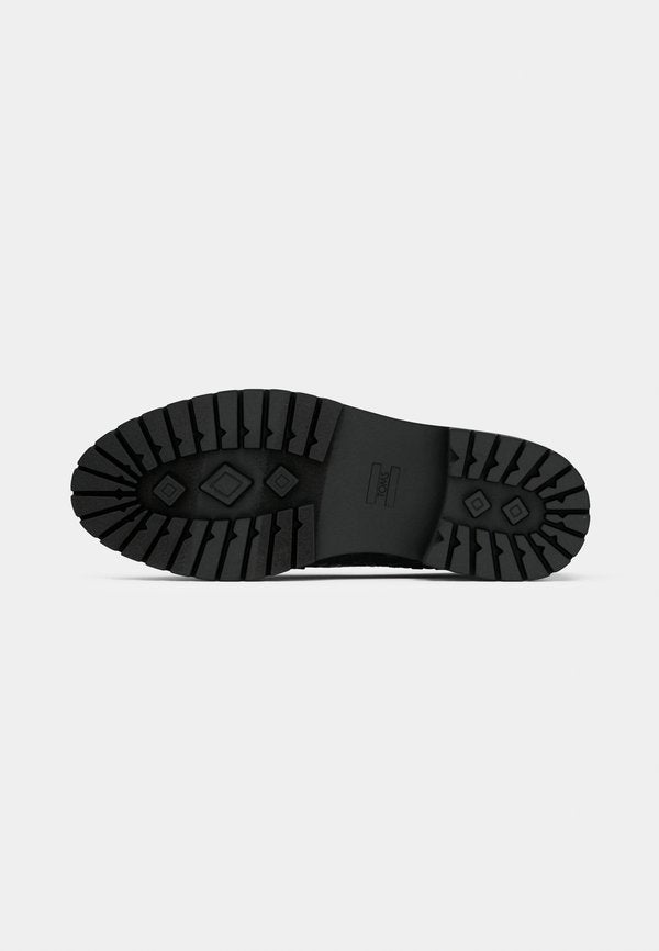 TOMS CARA