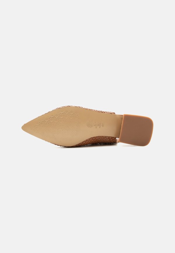Souliers Martinez GLORIA WOMAN FLAT SHOES