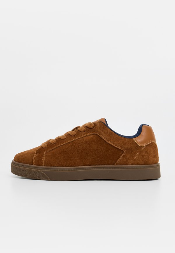 Bianco Suede trainers BIAJACK