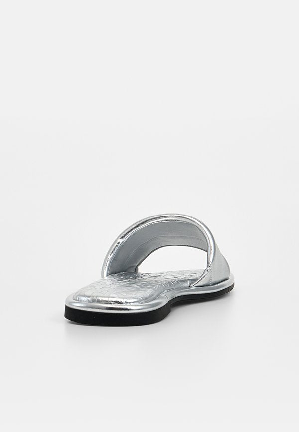 DKNY BUNNIE