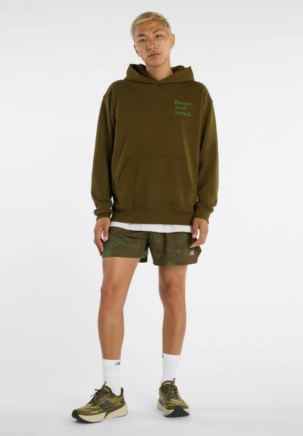 New Balance ATHLETICS RUNNERS ARENT NORMAL  - Hoodie - woodland