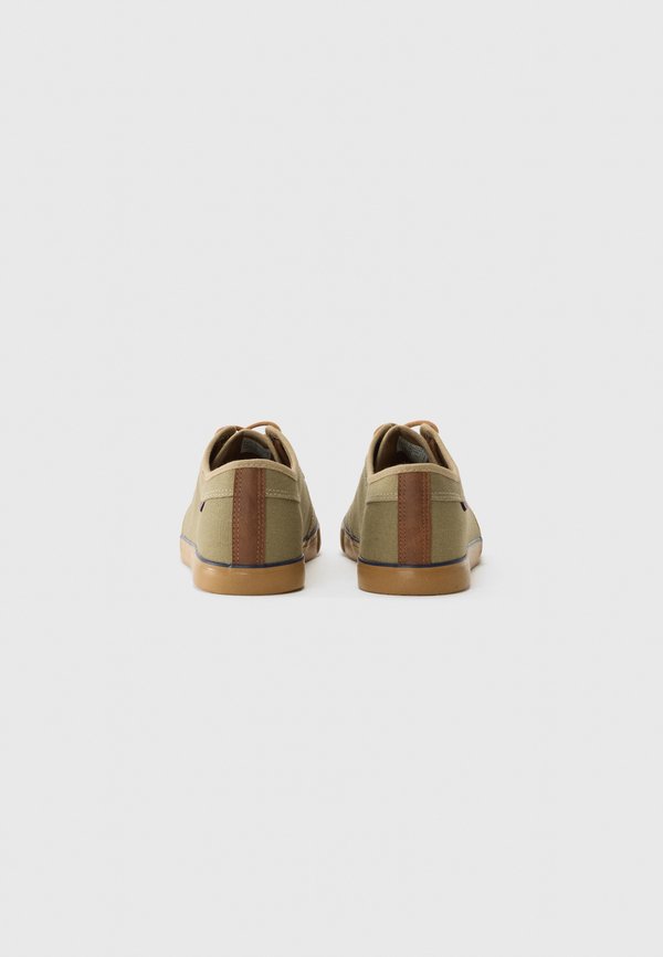 Pier One by Zalando