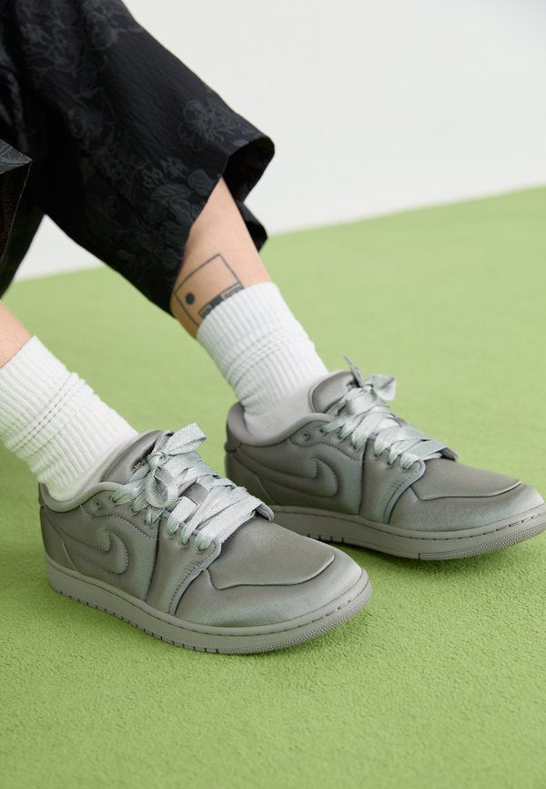 Jordan AIR JORDAN 1 LOW METHOD OF MAKE