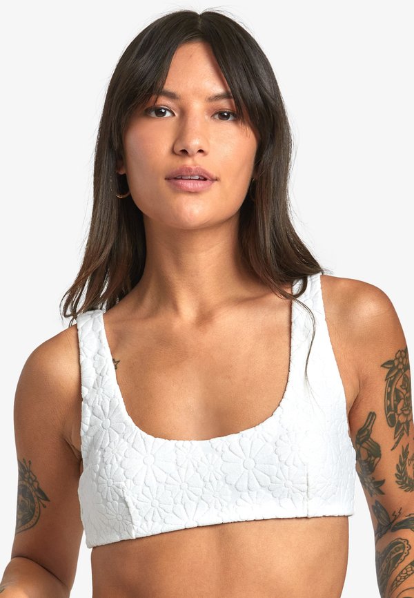 RVCA  DOLLY