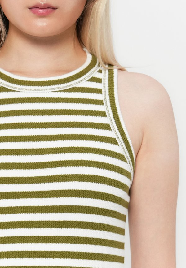 DOCKERS TANK