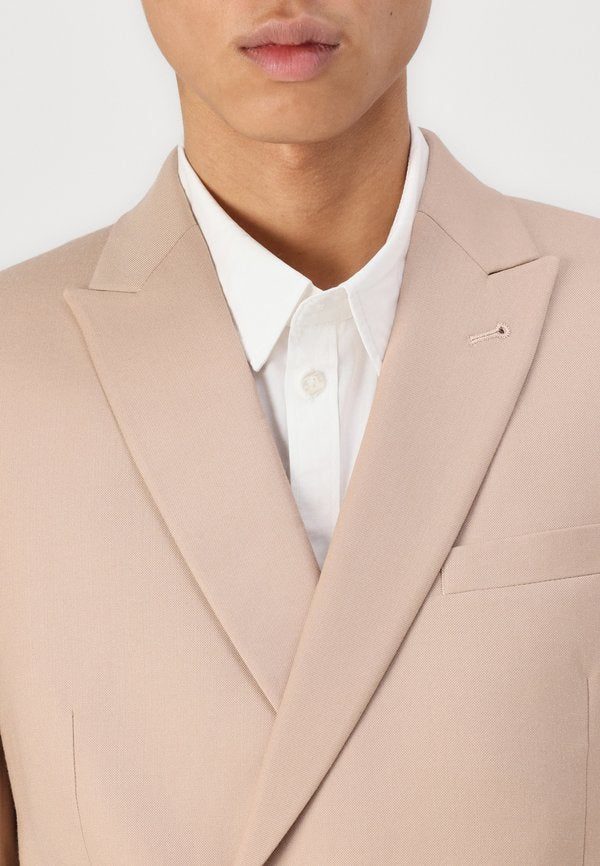 Isaac Dewhirst THE FASHION PEAK SUIT SLIM