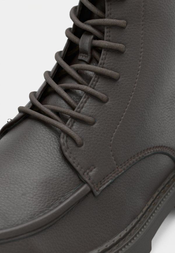 Pier One by Zalando