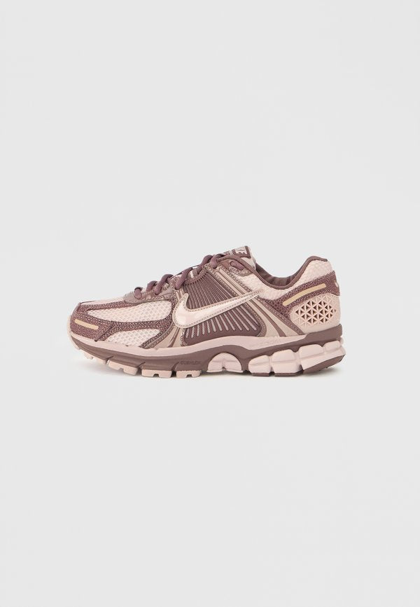 Nike Sportswear ZOOM VOMERO 5 - Trainers - tattoo/particle rose/violet/silt red/black