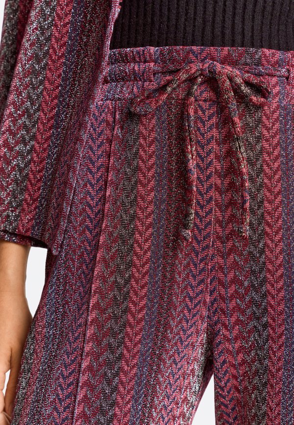 Rich & Royal MIT GLITZEREFFEKT