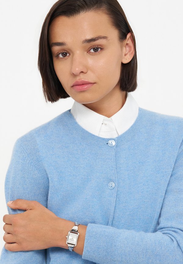 DKNY