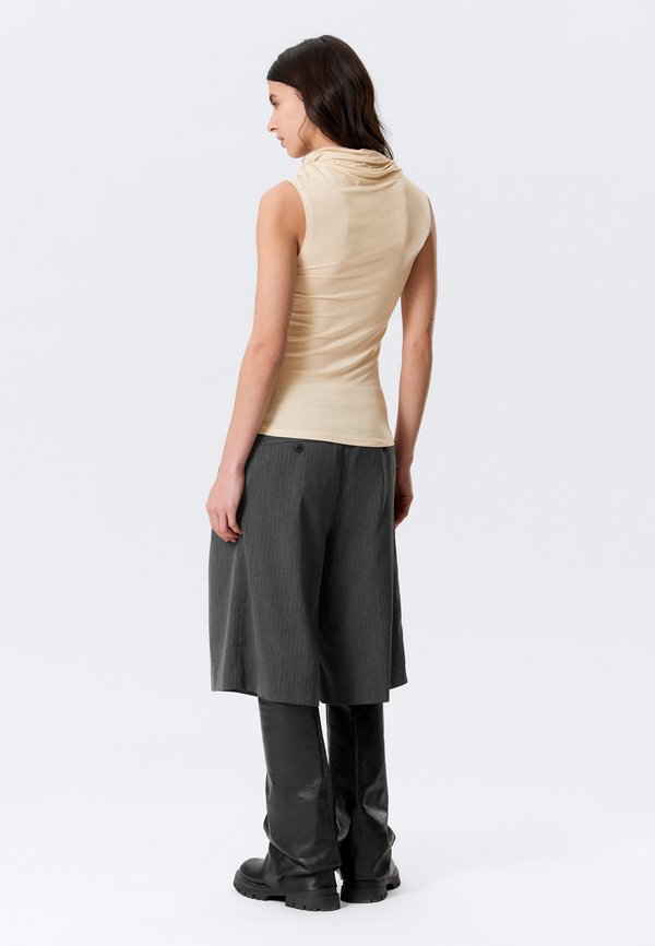 Weekday FUNNEL NECK
