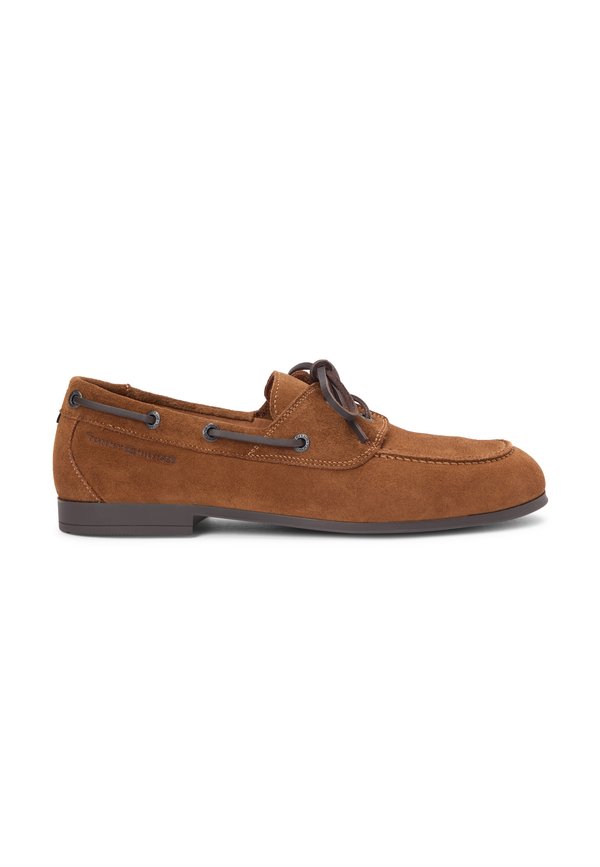 Tommy Hilfiger SUEDE FLEXIBLE SOLE BOAT SHOES