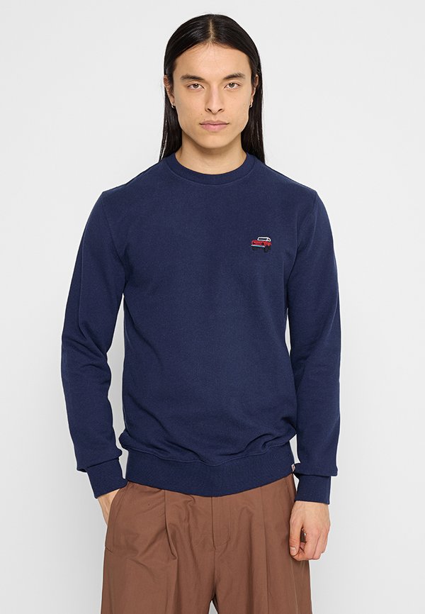 REVOLUTION REGULAR FIT