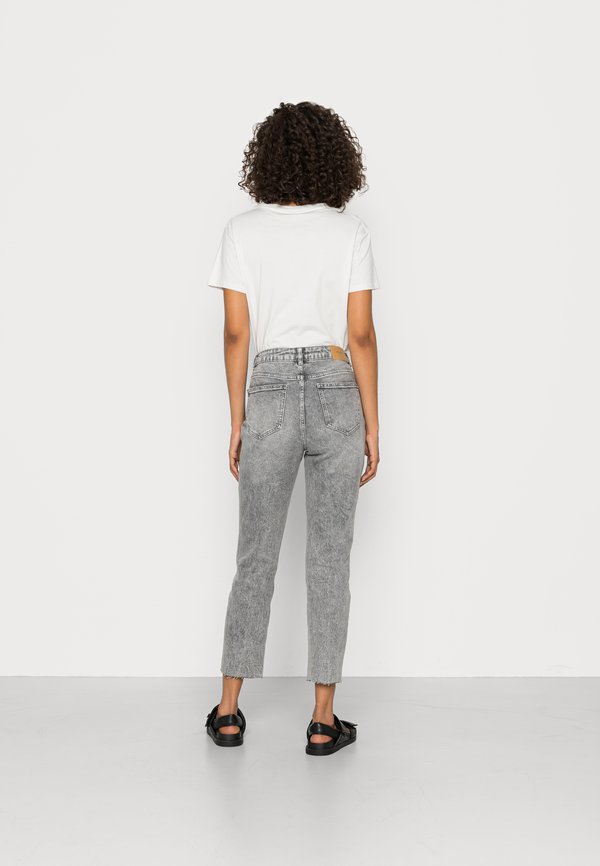 Vero Moda STRAIGHT A CUT