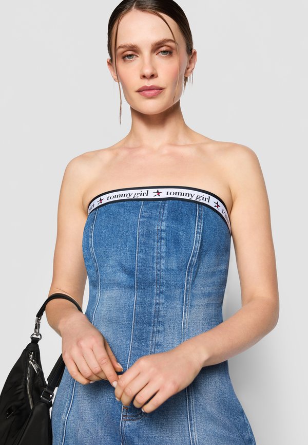 Tommy Jeans EXCLUSIVE TOMMY GIRL TUBE DENIM DRESS