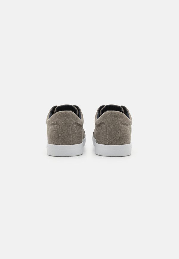 Pier One by Zalando