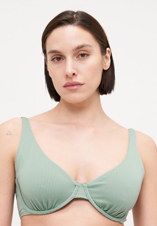Hollister Co. Curvy High Apex Ribbed Underwire Bikini Top