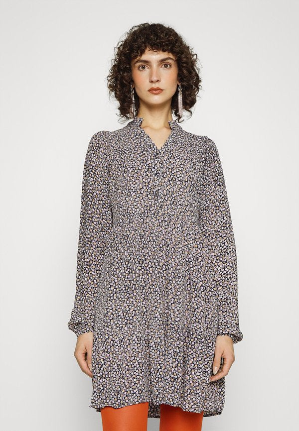 Vero Moda Tall VMCAITLYNN DRESS