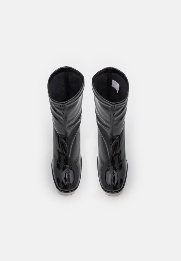 Stuart Weitzman SKYHIGH PLATFORM BOOTIE
